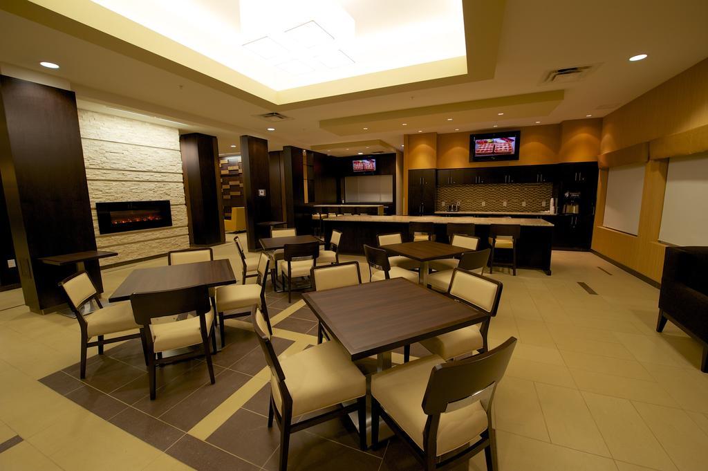 Days Inn & Suites By Wyndham Winnipeg Airport Manitoba Exterior photo